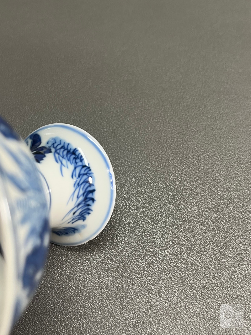 十八世纪  青花庭院高仕图梵文高足杯 - 图14